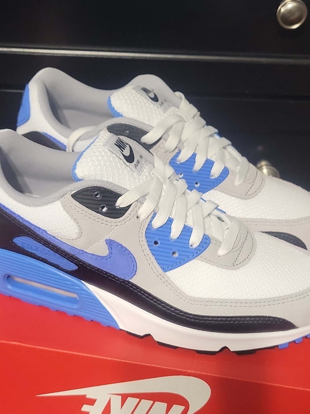 Nike Air Max Men's White & Blue Athletic Sneakers Sz 9.5